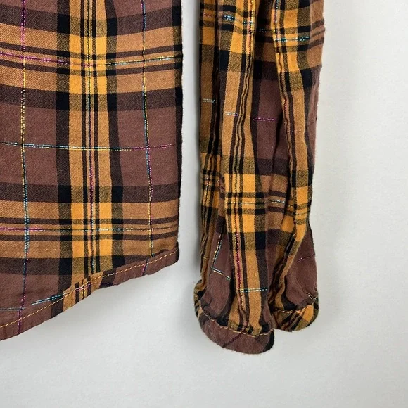 Adiktd snap-up collar shirt in brown and gold with metallic flossing det… - Picture 9 of 11